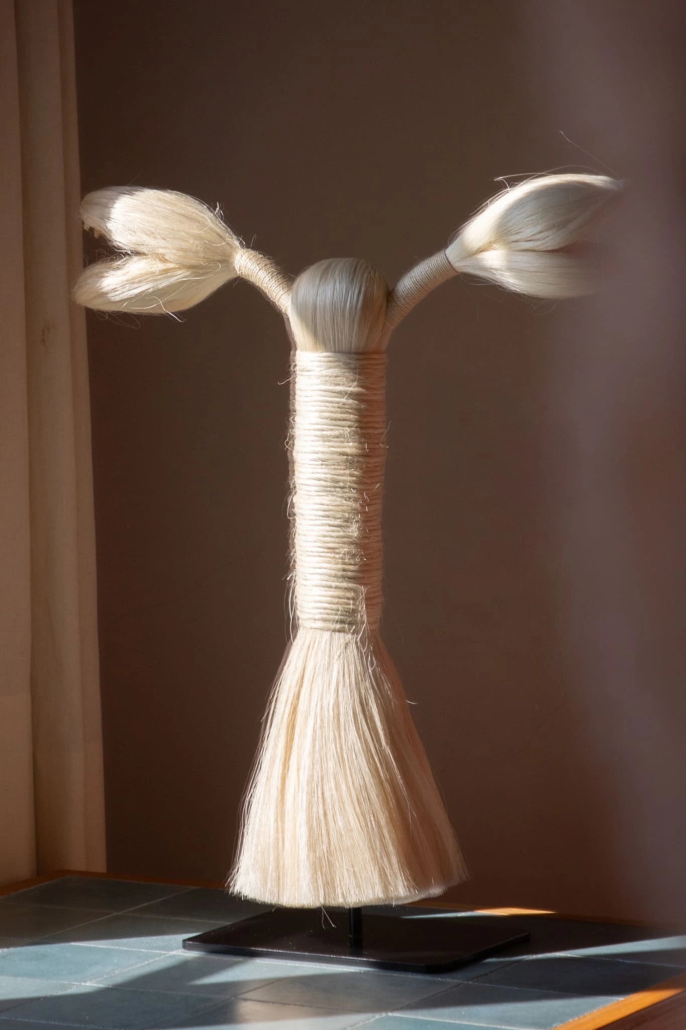 Decorativo artesanal fabricado en sansevieria con elementos mexicanos para una colección exclusiva